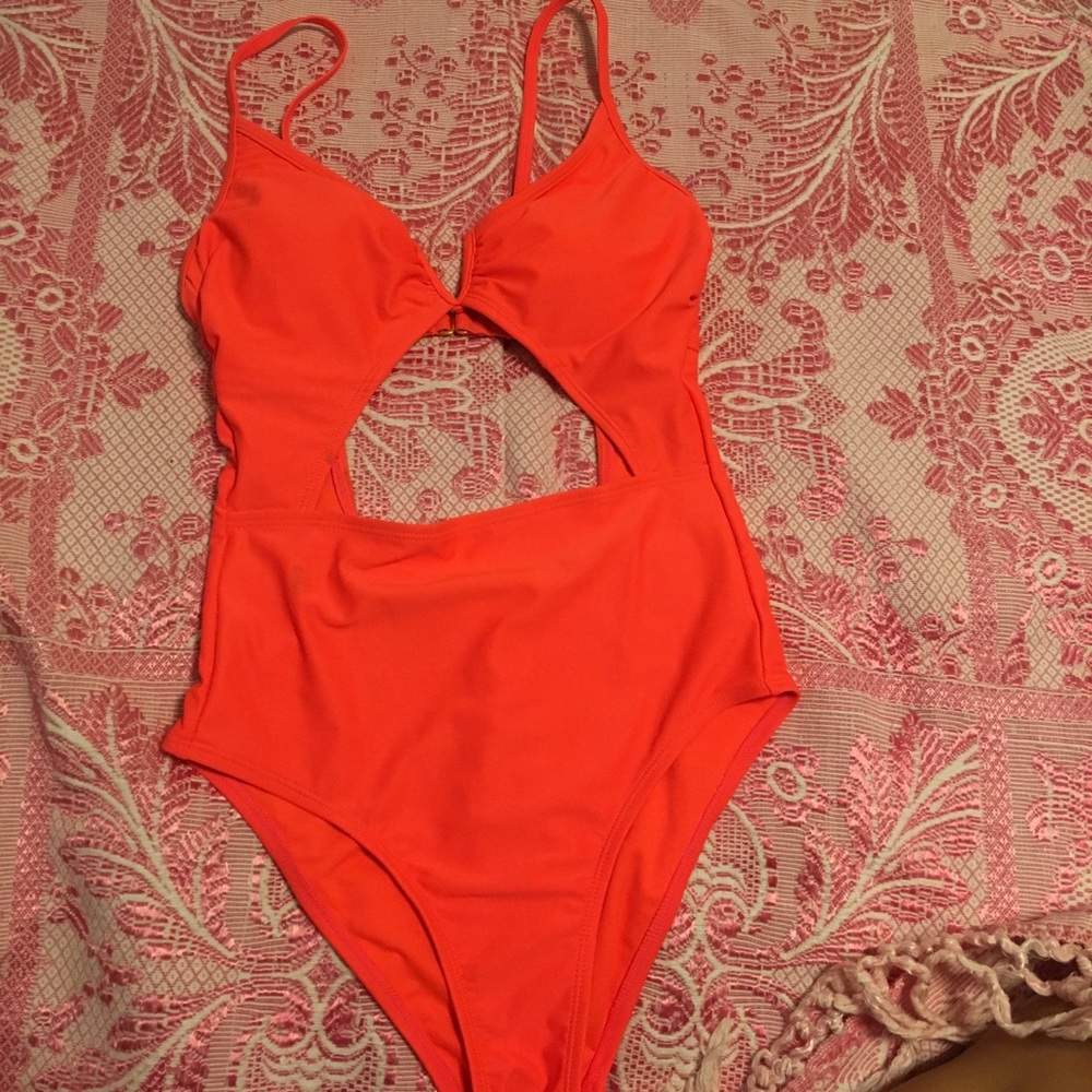 One piece swim suit